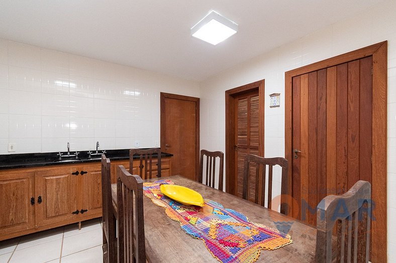 4 Suites + Piscina y Asador | 3 Irmãos