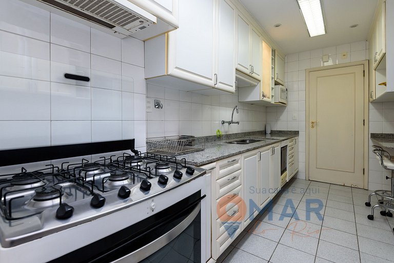 Spacious Apartment in Leblon with Garage | BM 647/405