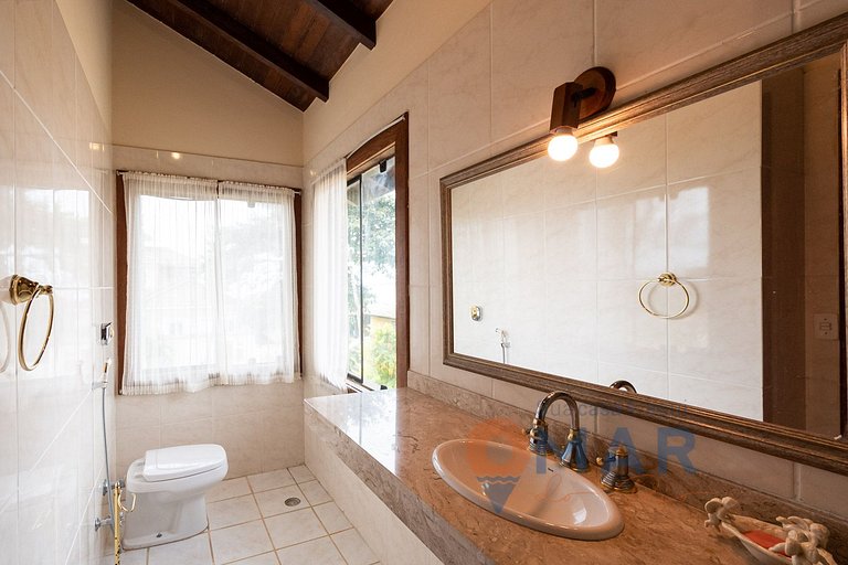 4 Suites + Piscina y Asador | 3 Irmãos