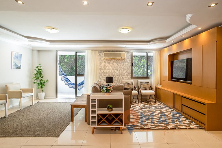 Modern 2-bedroom apartment with pool and garage | SC 357/405