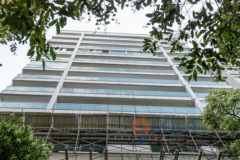 Modern 2-bedroom apartment with pool and garage | SC 357/405