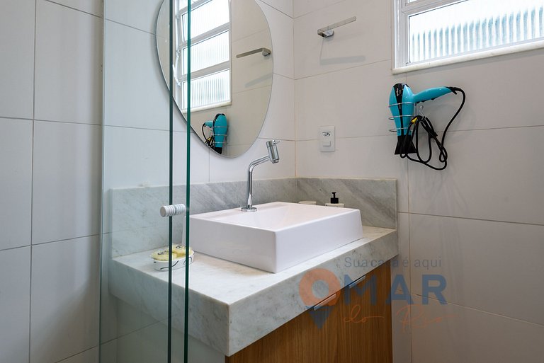 Dormitorio y salón modernos en Copacabana | MFB 76/203