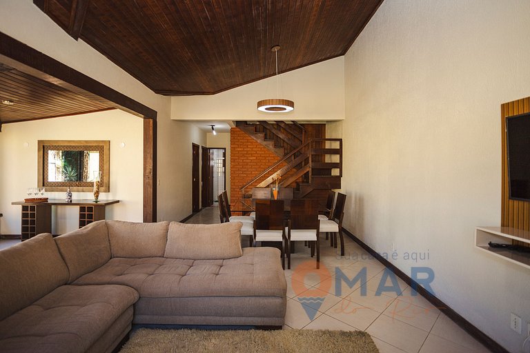 Beach House with Swimming Pool and Garage in Búzios | VG 05