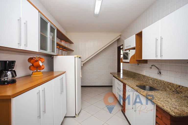 Beach House with Swimming Pool and Garage in Búzios | VG 05