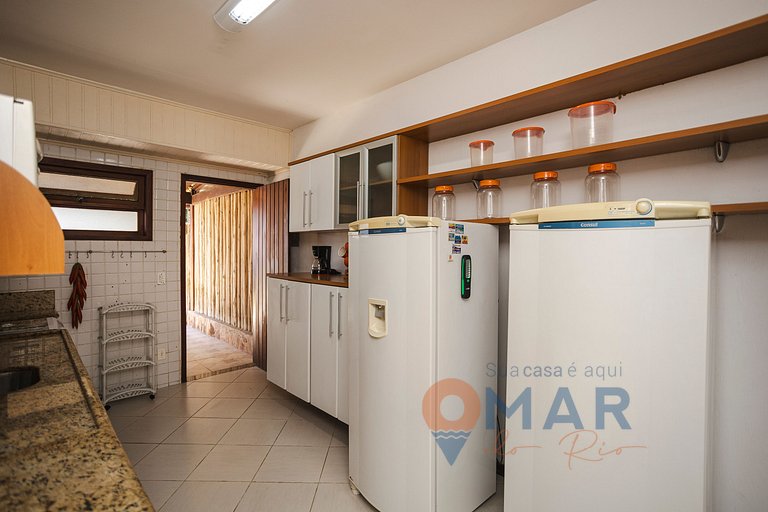 Beach House with Swimming Pool and Garage in Búzios | VG 05