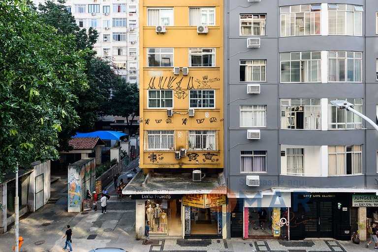 Refurbished studio 200m from Copacabana Beach