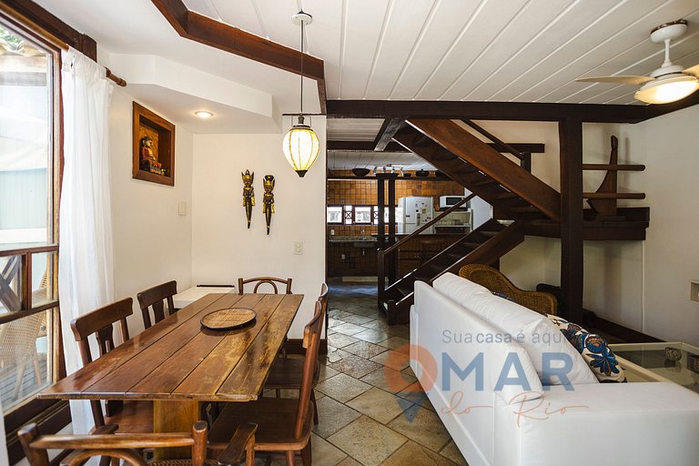 House in Búzios: 3 Bedrooms, Balcony and Garage | VF32