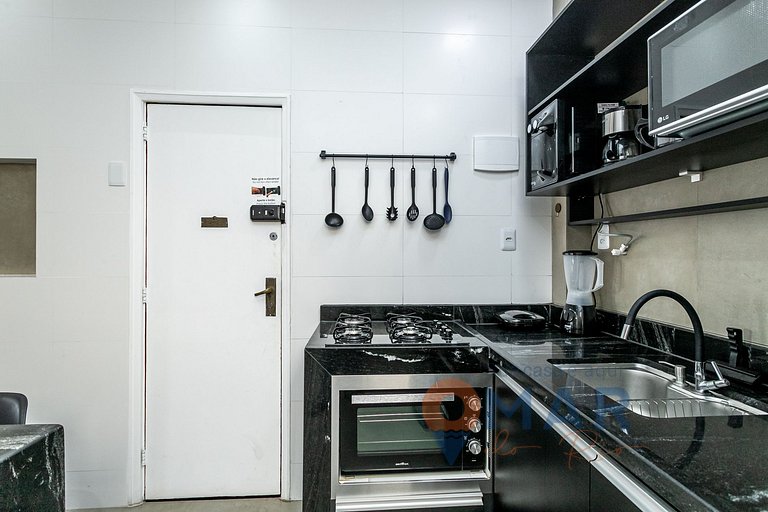 2-bedroom apartment 240m from Copacabana Beach | RP 186/1002