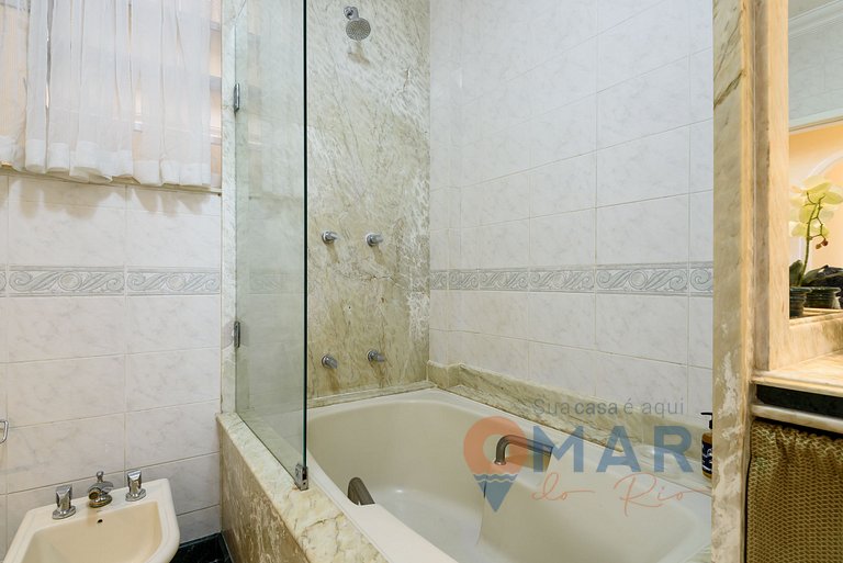 Classic and Luxurious 4BDR by the Sea | A 3484/301