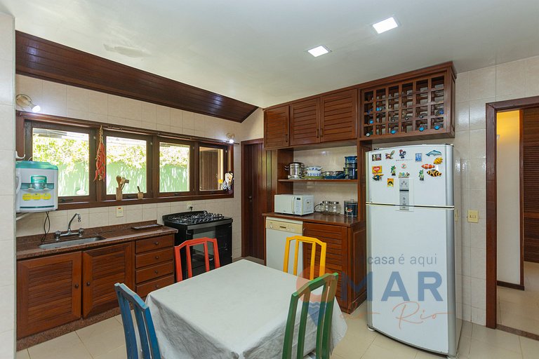 Casa con 4 Suites y Piscina en Búzios | PZ 1214