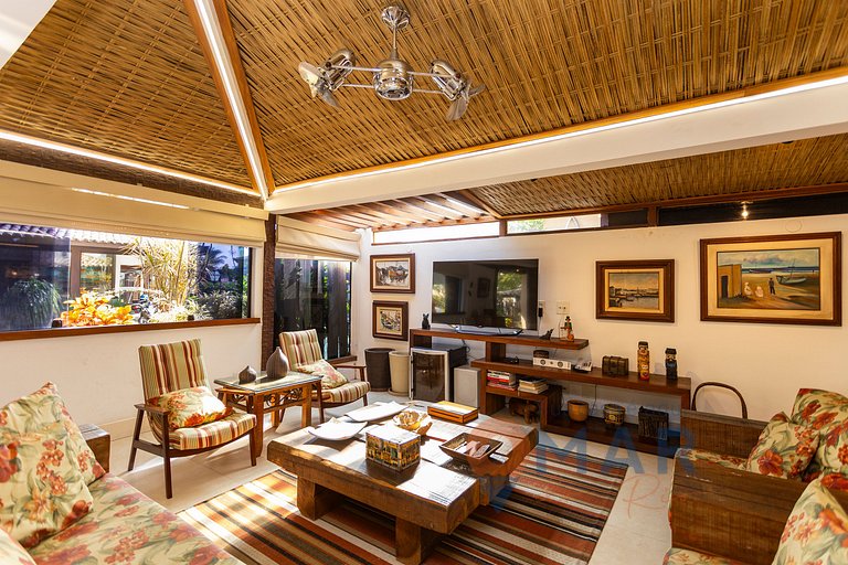 Modern 4 Bedrooms 300m from the Beach | CEG 3