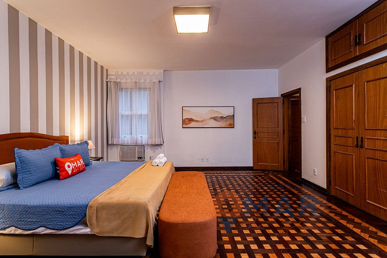 4BDRs, Balcony w/ Sea View, and Garage|A 3730/201