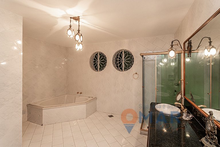 4BDRs, Balcony w/ Sea View, and Garage|A 3730/201