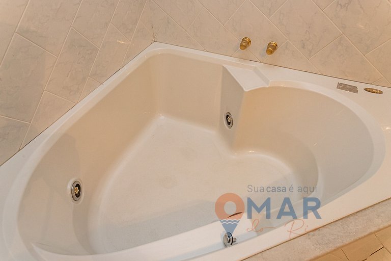 4BDRs, Balcony w/ Sea View, and Garage|A 3730/201