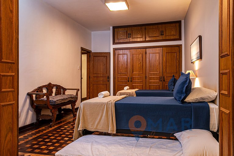 4BDRs, Balcony w/ Sea View, and Garage|A 3730/201