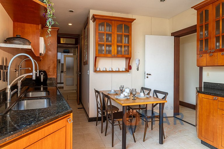 Mansão em Niterói com Piscina e Vista Mar | LD 58