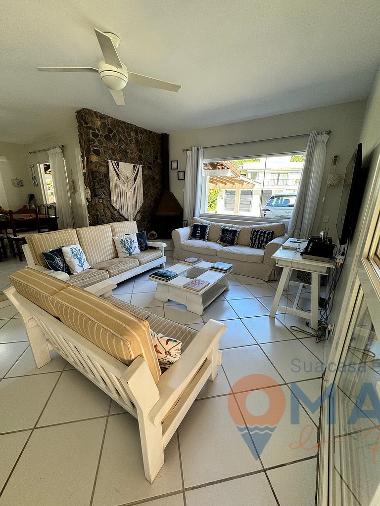 Casa com Piscina e Área Kids em Angra dos Reis