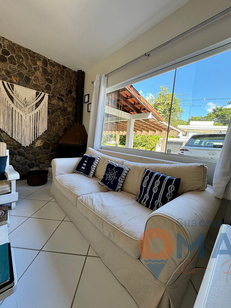 Casa com Piscina e Área Kids em Angra dos Reis