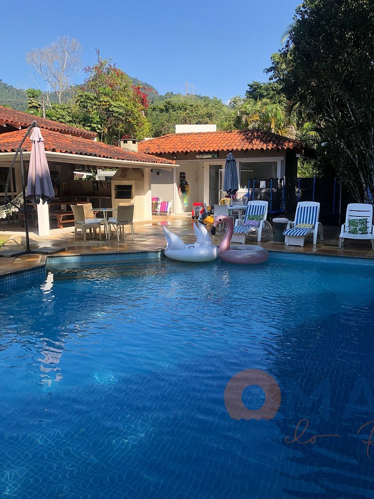 Casa con piscina y zona infantil en Angra dos Reis