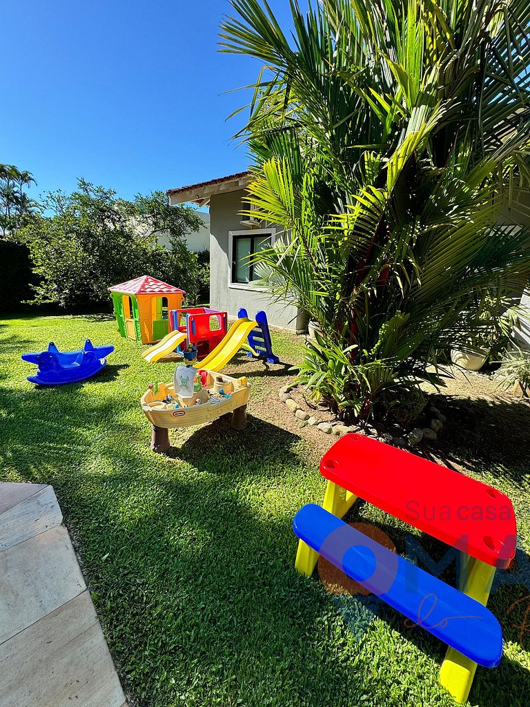 Casa com Piscina e Área Kids em Angra dos Reis