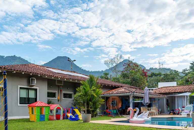 Casa com Piscina e Área Kids em Angra dos Reis