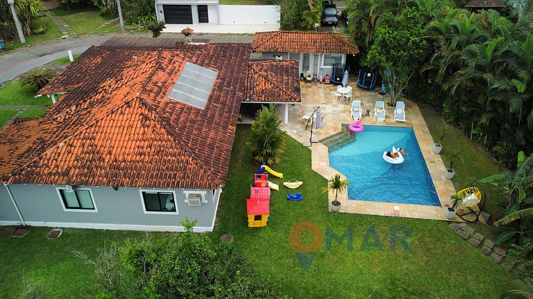 Casa con piscina y zona infantil en Angra dos Reis