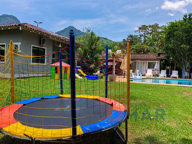 Casa con piscina y zona infantil en Angra dos Reis