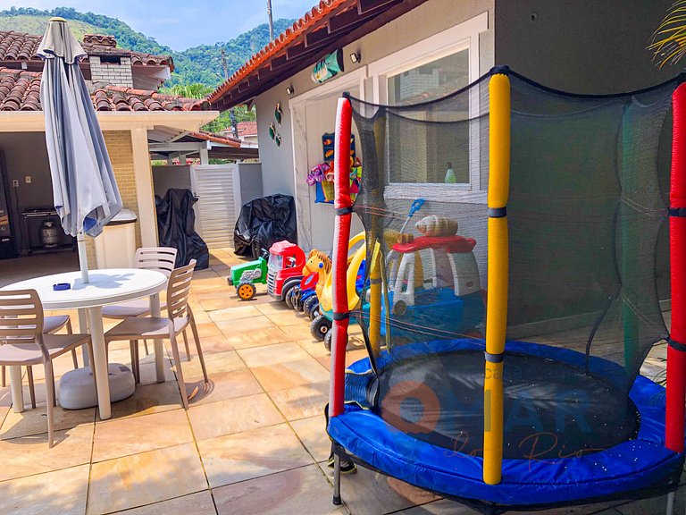 House with Pool and Kids Area in Angra dos Reis