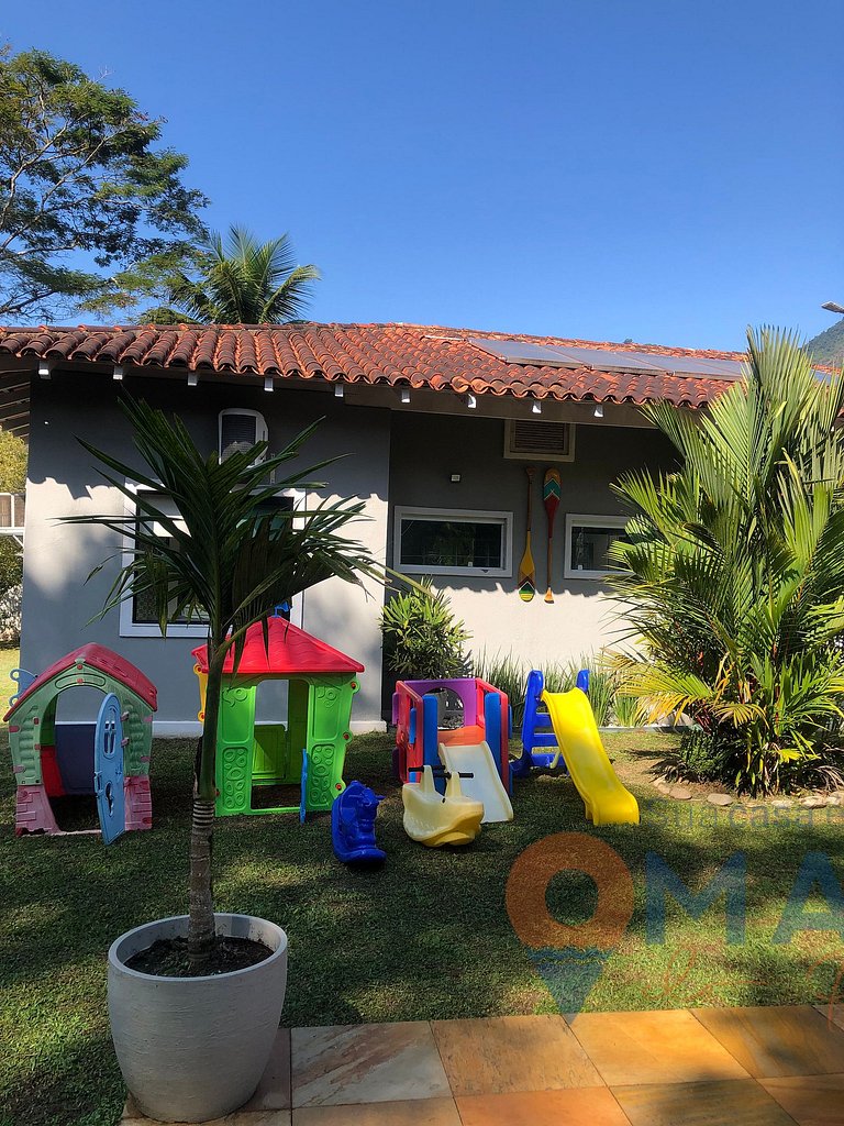 Casa com Piscina e Área Kids em Angra dos Reis