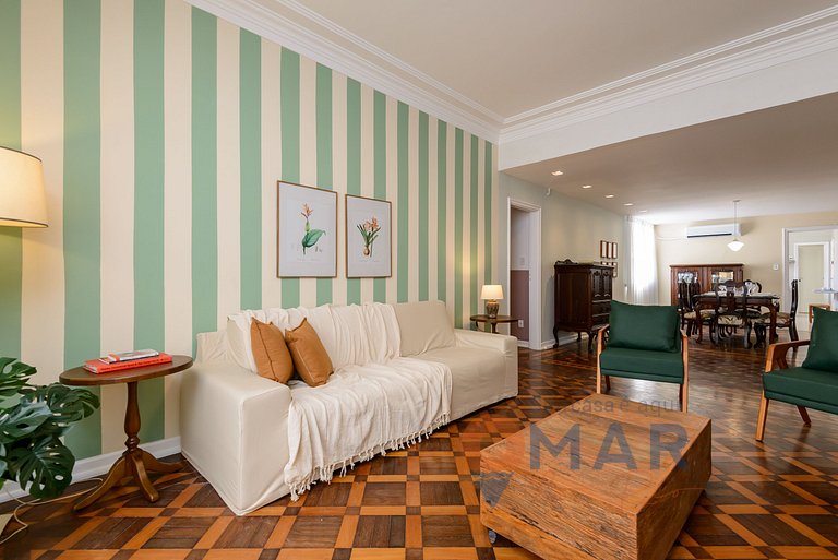 Amplio 3BDRs con balcón y garaje | NSC 664/708