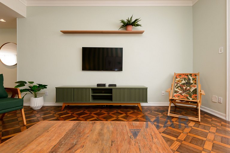 Amplio 3BDRs con balcón y garaje | NSC 664/708