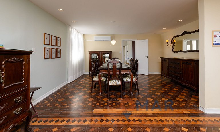 Amplio 3BDRs con balcón y garaje | NSC 664/708