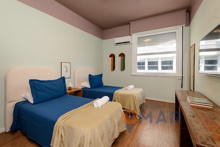 Amplio 3BDRs con balcón y garaje | NSC 664/708