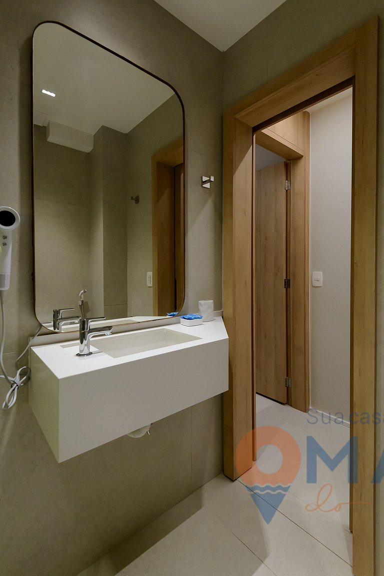 Sophisticated 1BDR 5 Min from the Beach|BR 450/805