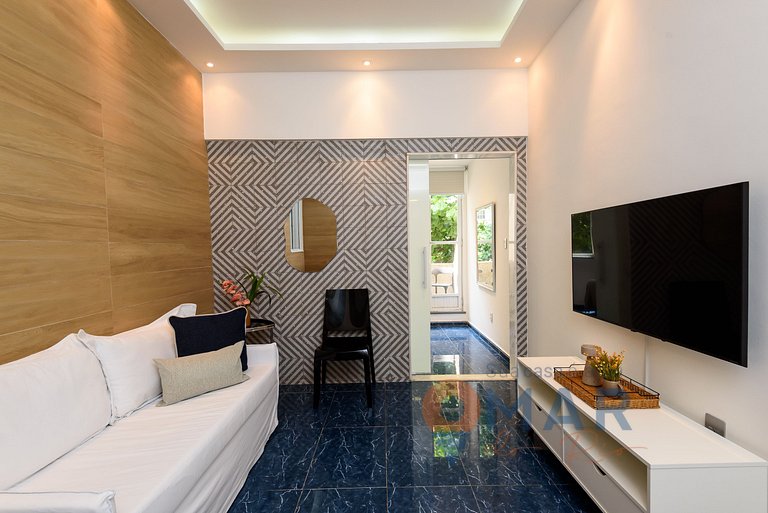 1BDR with Balcony 180m from the Beach | FS 35/303