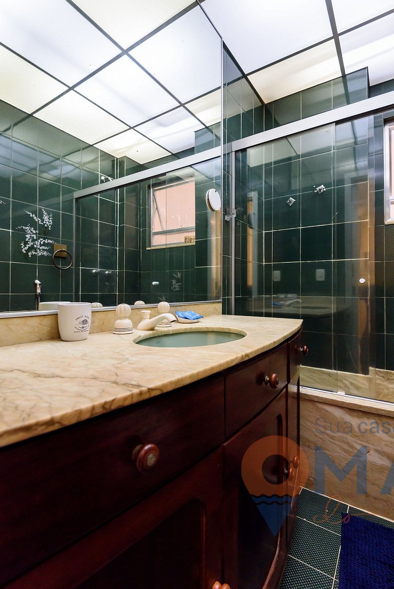 Classic 4BDRs Oceanfront with Garage | A 3484/602