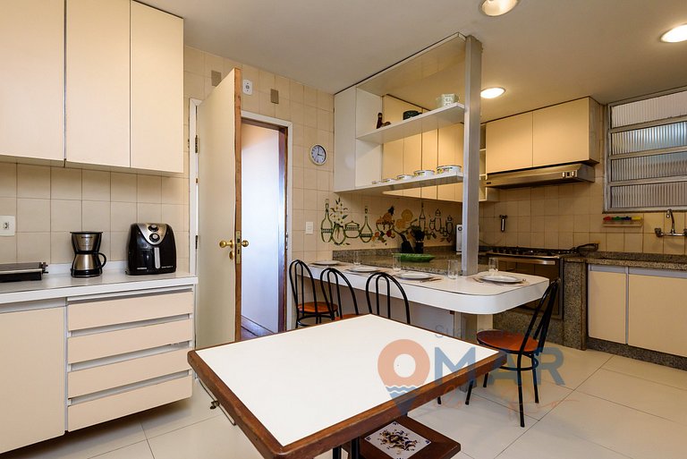 Classic 4BDRs Oceanfront with Garage | A 3484/602