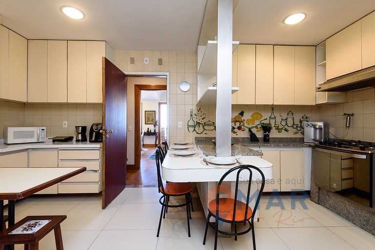 Classic 4BDRs Oceanfront with Garage | A 3484/602