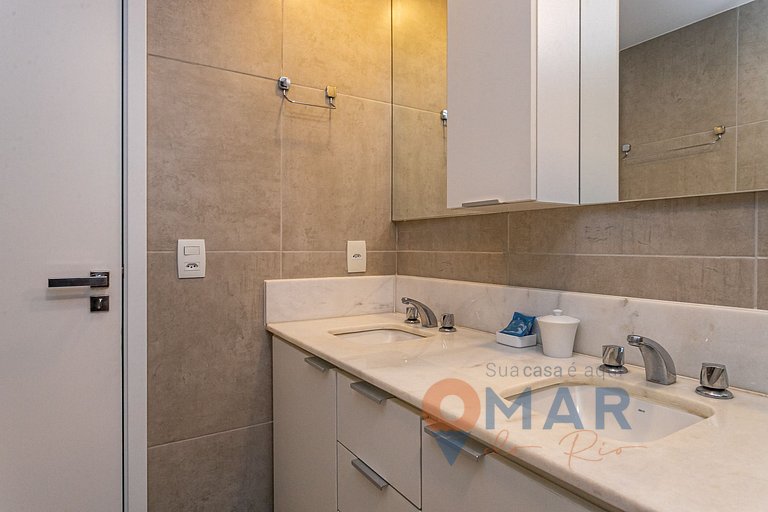 Quarto e Sala com Varanda em Copacabana|MRU 05/703