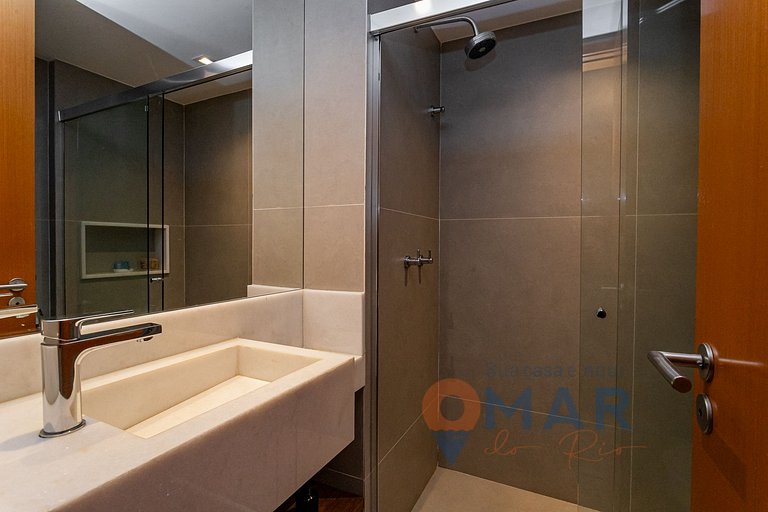 Penthouse w/ Private Pool & BBQ | CN 37/404