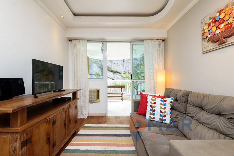 Botafogo Apt with Pool & Parking | BV 80/407