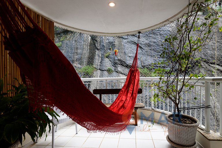 Botafogo Apt with Pool & Parking | BV 80/407