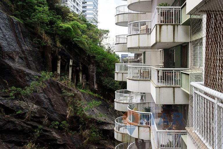 Botafogo Apt with Pool & Parking | BV 80/407