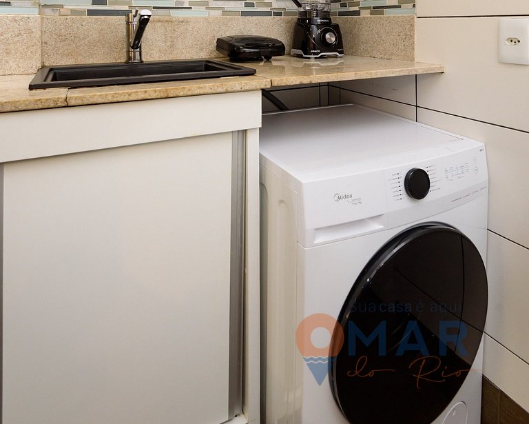 Studio 6 Min from Copacabana Beach | BR 502/420