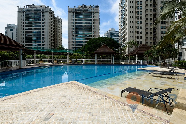 Apartamento c/ Piscina e Garagem | FL 960/520