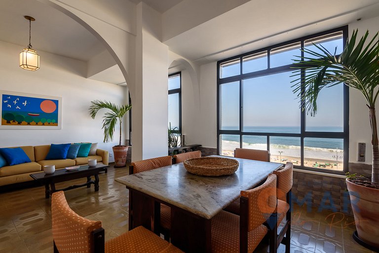 Apartamento de 2 dormitorios con vistas al mar en Copacabana