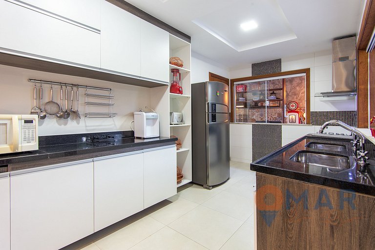 Omar do Rio: Casa Duplex Moderna com Área Gourmet e Piscina